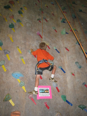 Gab goes rock climbing -- Cliquez pour voir l'image en entier