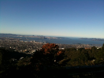 Vue de la baie de San Francisco un peu plus haut dans les collines -- Cliquez pour voir l'image en entier